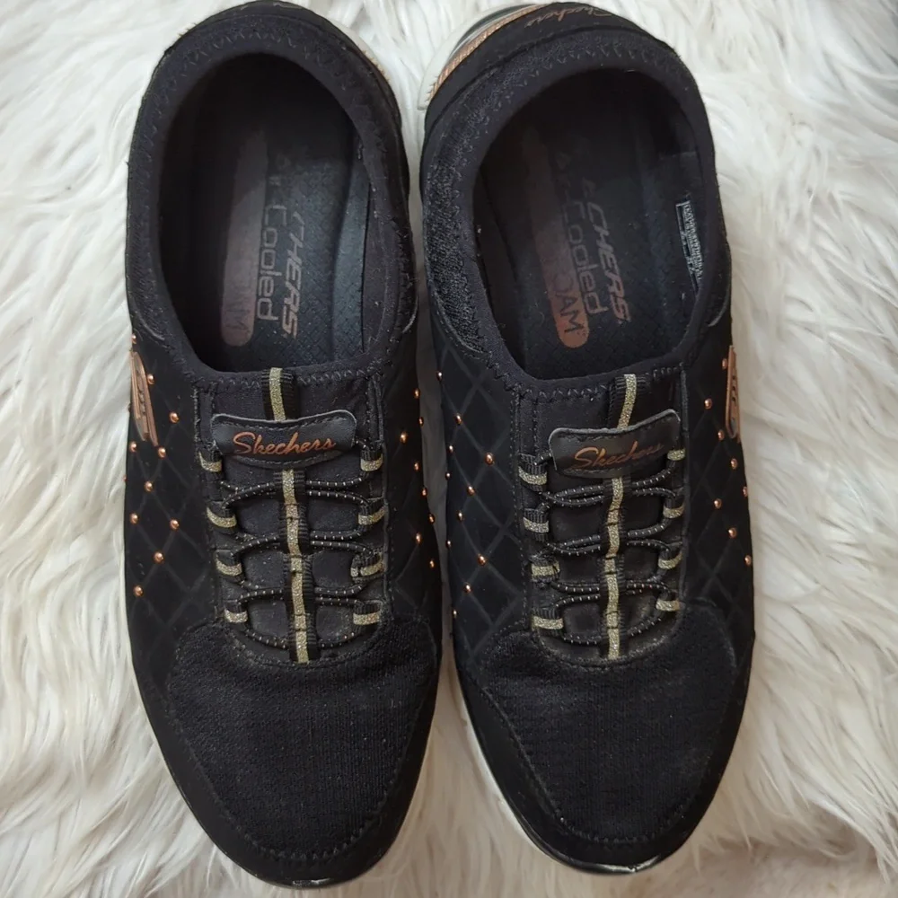 Skechers Black Sneakers with Suede Finish and Platform Sole - Picture 2 of 10